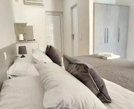 Glaros Studios Aparthotel
